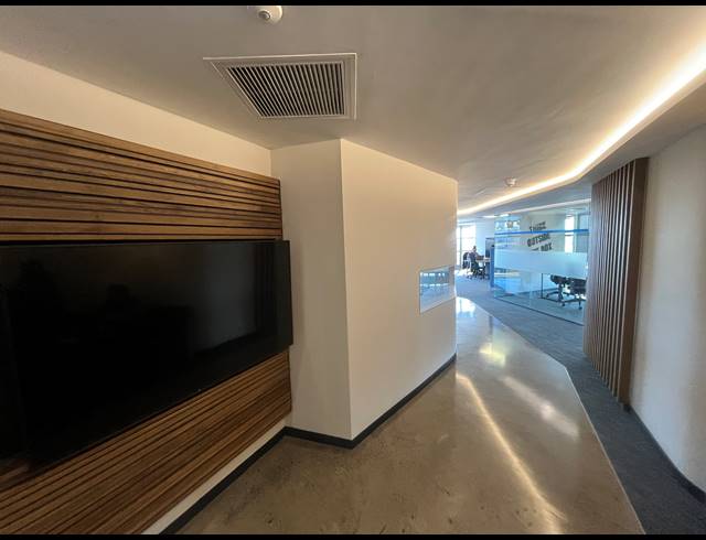 703M² OFFICE TO LET IN WOODSTOCK